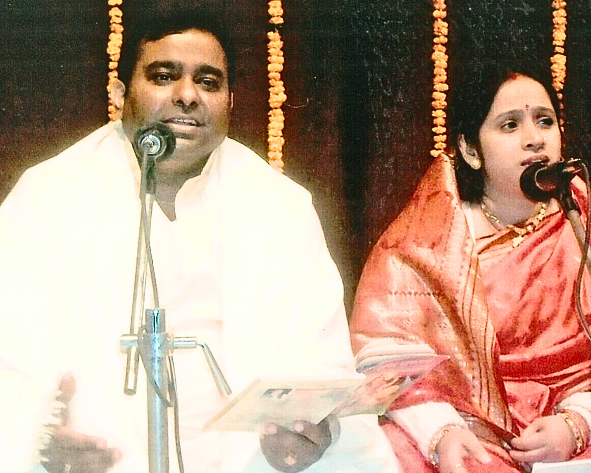 Veivek Asthaana performing at Prayag Sangeet Samiti, Prayagraj alongwith his wife Arti Asthana